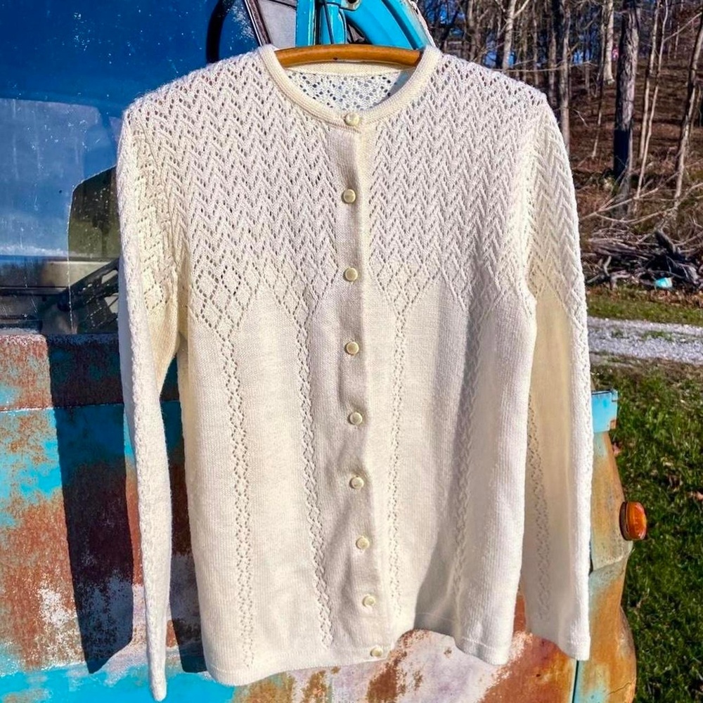 60s ivory knit cardigan w/ chevron openwork pattern, crewneck, opalescent button